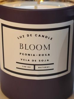 Bloom Vela Peonía y Rosa | Vela de Soja Natural | Luz de Candle