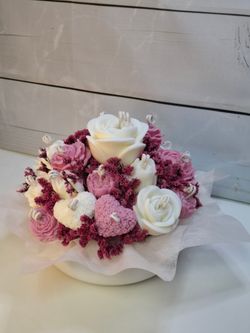 Ramo floral de cera en tonos rosa empolvado y blanca