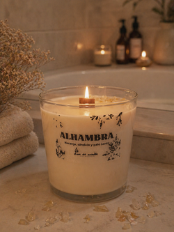 Vela de soja Alhambra con mecha de madera y citrino | Aroma naranja, sándalo y palo santo