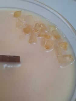 Vela de soja Alhambra con mecha de madera y citrino | Aroma naranja, sándalo y palo santo