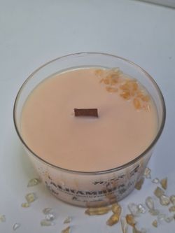 Vela de soja Alhambra con mecha de madera y citrino | Aroma naranja, sándalo y palo santo