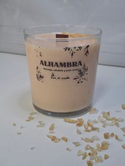 Vela de soja Alhambra con mecha de madera y citrino | Aroma naranja, sándalo y palo santo