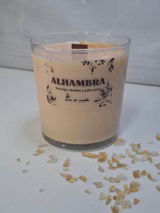 Vela de soja Alhambra con mecha de madera y citrino | Aroma naranja, sándalo y palo santo