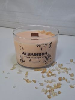 Vela de soja Alhambra con mecha de madera y citrino | Aroma naranja, sándalo y palo santo
