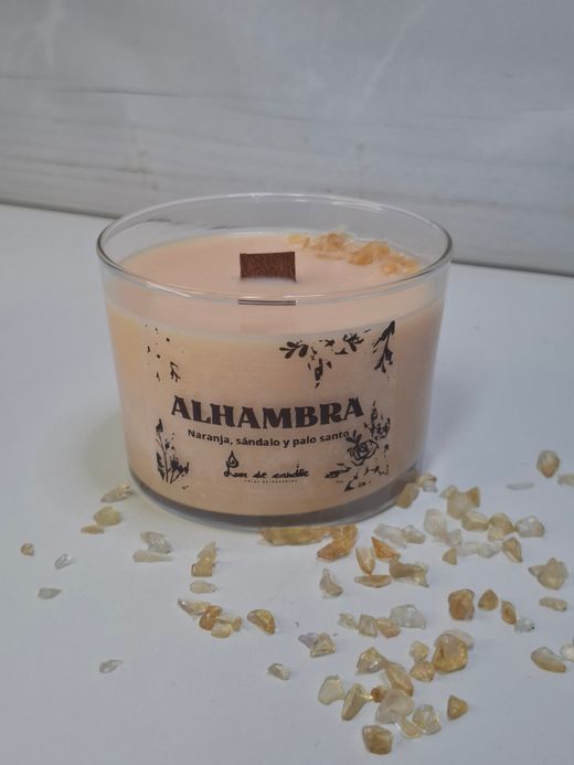 Vela de soja Alhambra con mecha de madera y citrino | Aroma naranja, sándalo y palo santo
