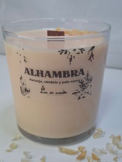 Vela de soja Alhambra con mecha de madera y citrino | Aroma naranja, sándalo y palo santo