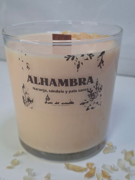 Vela de soja Alhambra con mecha de madera y citrino | Aroma naranja, sándalo y palo santo