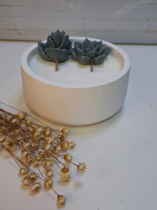 Vela artesanal de cera de soja 100% natural en recipiente de resina ecológica blanca