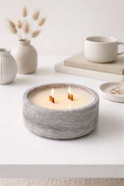 Vela artesanal de cera de soja 100% natural en recipiente de resina ecológica – Hecha a mano 🖤🌿