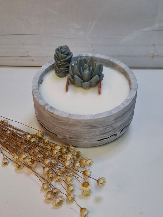 Vela artesanal de cera de soja 100% natural en recipiente de resina ecológica – Hecha a mano 🖤🌿