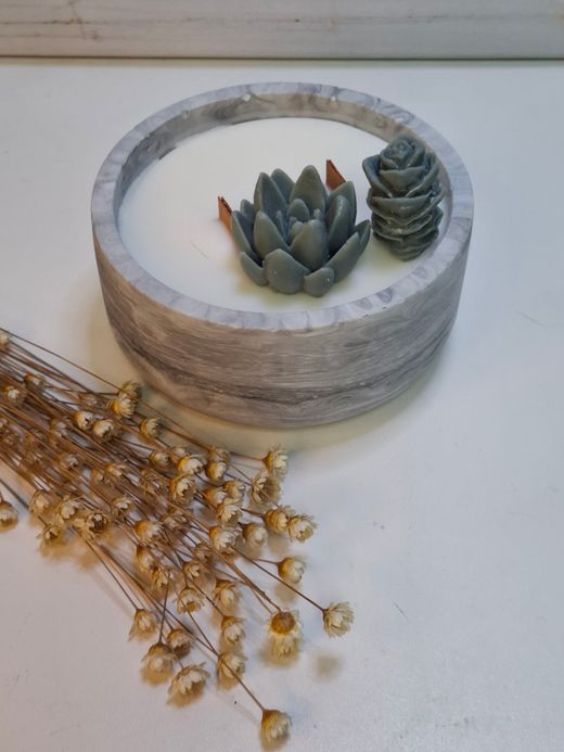 Vela artesanal de cera de soja 100% natural en recipiente de resina ecológica – Hecha a mano 🖤🌿