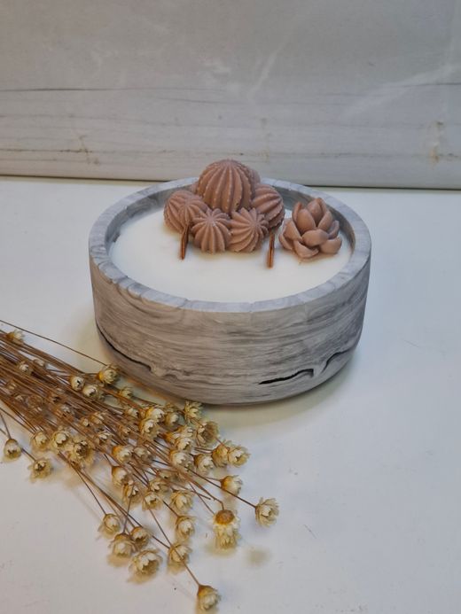 Vela artesanal de cera de soja 100% natural en recipiente de resina ecológica – Hecha a mano 🖤🌿