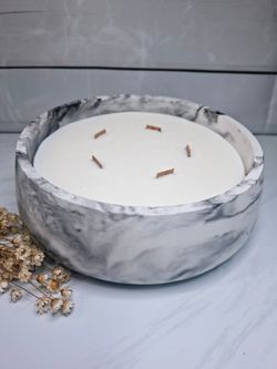 Vela aromática artesanal grande en recipiente efecto mármol