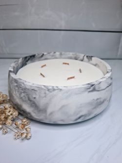Vela aromática artesanal grande en recipiente efecto mármol
