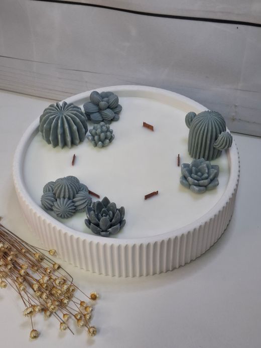 Vela aromática artesanal XL en recipiente blanco rayado