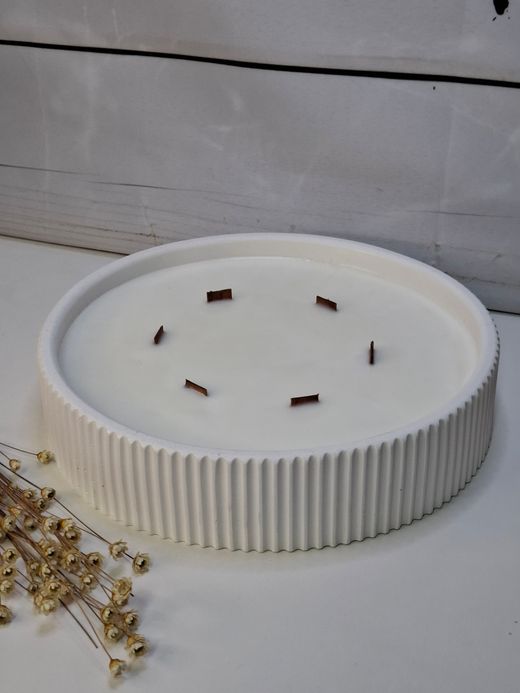 Vela aromática artesanal XL en recipiente blanco rayado