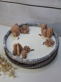 Vela aromática artesanal XL en recipiente rayado efecto mármol