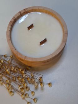 Vela Artesanal de Cera de Soja Ecológica en Recipiente de Resina Color Terracota