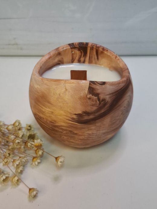 Vela Artesanal de Cera de Soja Natural en Recipiente de Resina Ecológica Color Terracota – Hecha a Mano