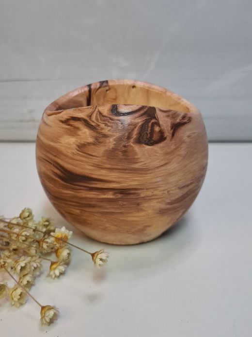 Vela Artesanal de Cera de Soja Natural en Recipiente de Resina Ecológica Color Terracota – Hecha a Mano