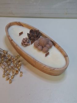 Vela artesanal de cera de soja natural en recipiente de resina ecológica terracota