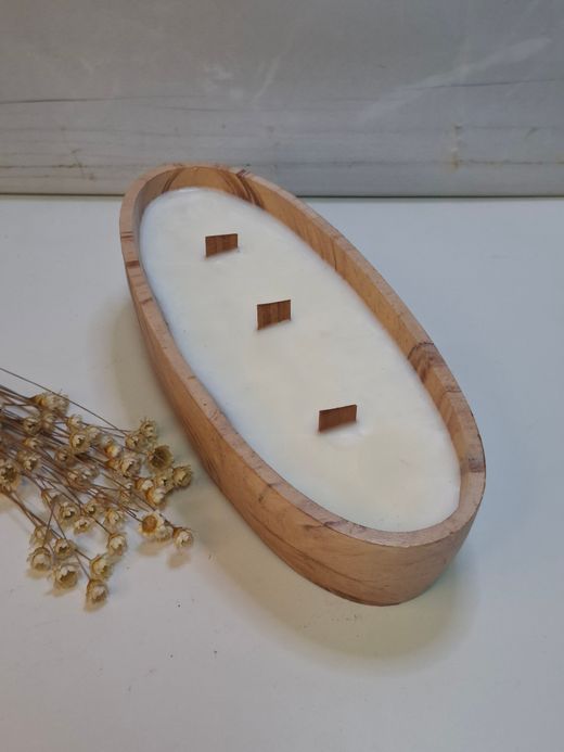 Vela artesanal de cera de soja natural en recipiente de resina ecológica terracota