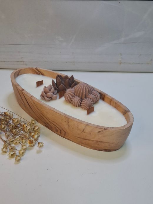 Vela artesanal de cera de soja natural en recipiente de resina ecológica terracota