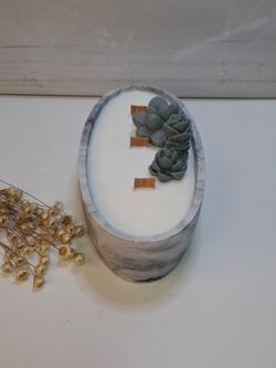 Vela artesanal en recipiente ovalado efecto mármol