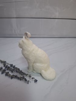 Vela decorativa artesanal con forma de gato blanco