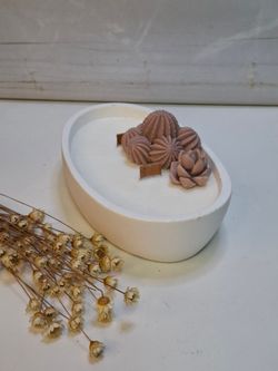 Vela artesanal ovalada blanca