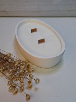 Vela artesanal ovalada blanca