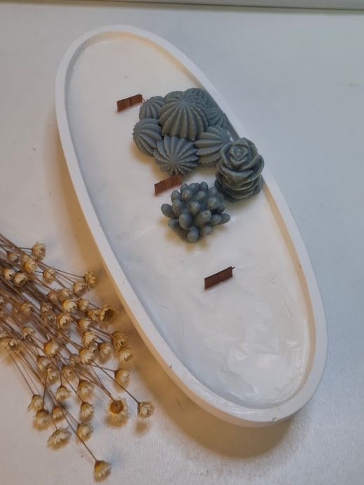 Vela artesanal Ovalada blanca con Mechas de Madera  | Luz de Candle