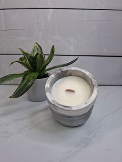 Vela artesanal en vaso marmoleado gris y blanco