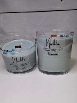 Vela "Niebla" en vaso de cristal con decoración natural y cera vegetal