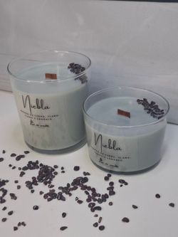 Vela de soja Niebla con mecha de madera | Cedro, ylang-ylang, sándalo y granate
