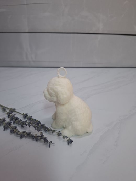 Vela decorativa con forma de perrito caniche blanco