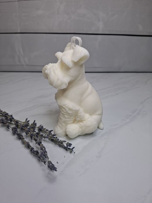 Vela decorativa en forma de perro schnauzer