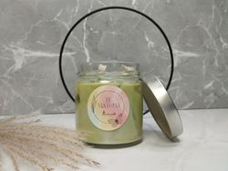 Vela decorativa "té matcha" con cubitos en tarro de cristal con tapa metálica