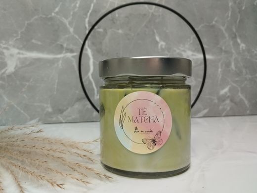 Vela decorativa "té matcha" con cubitos en tarro de cristal con tapa metálica