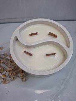 Vela Ying Yang blanca minimalista